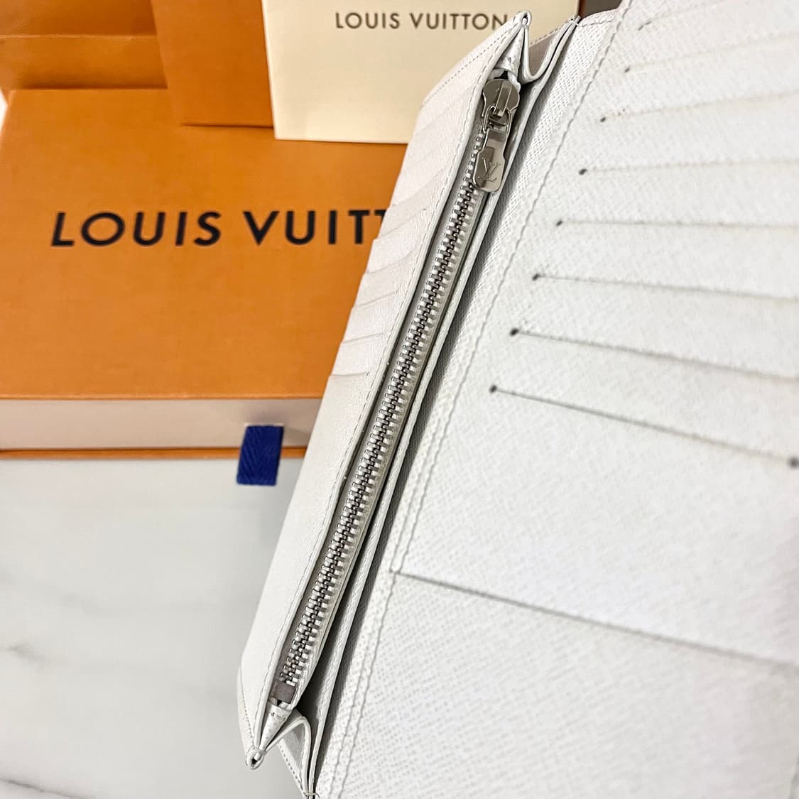 [S급/정품] 루이비통 화이트 옵틱 브라짜월릿 장지갑 상품이미지6