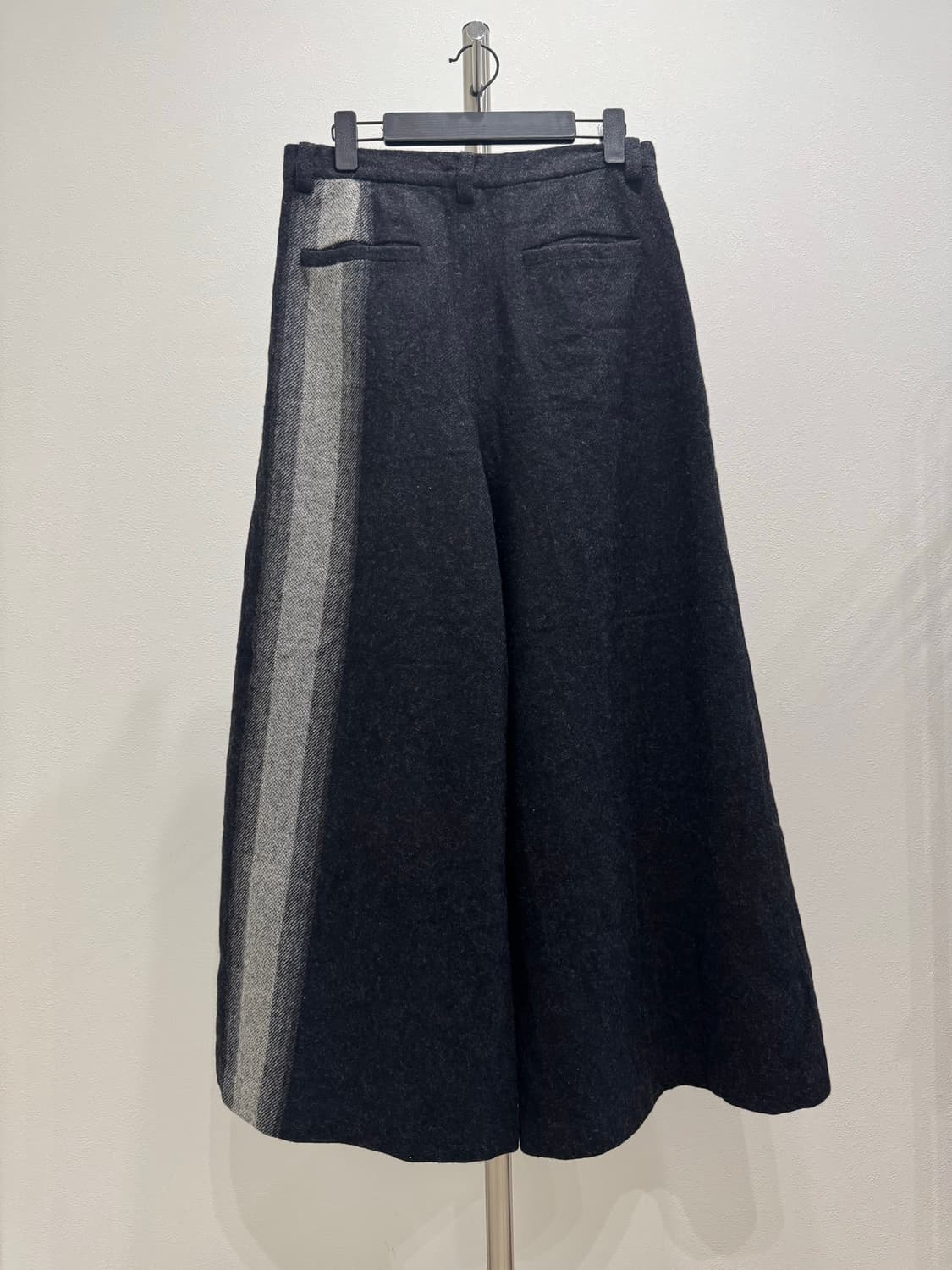 파세타즘 와이드 울 사이드스트라이프 트라우저 상품이미지3