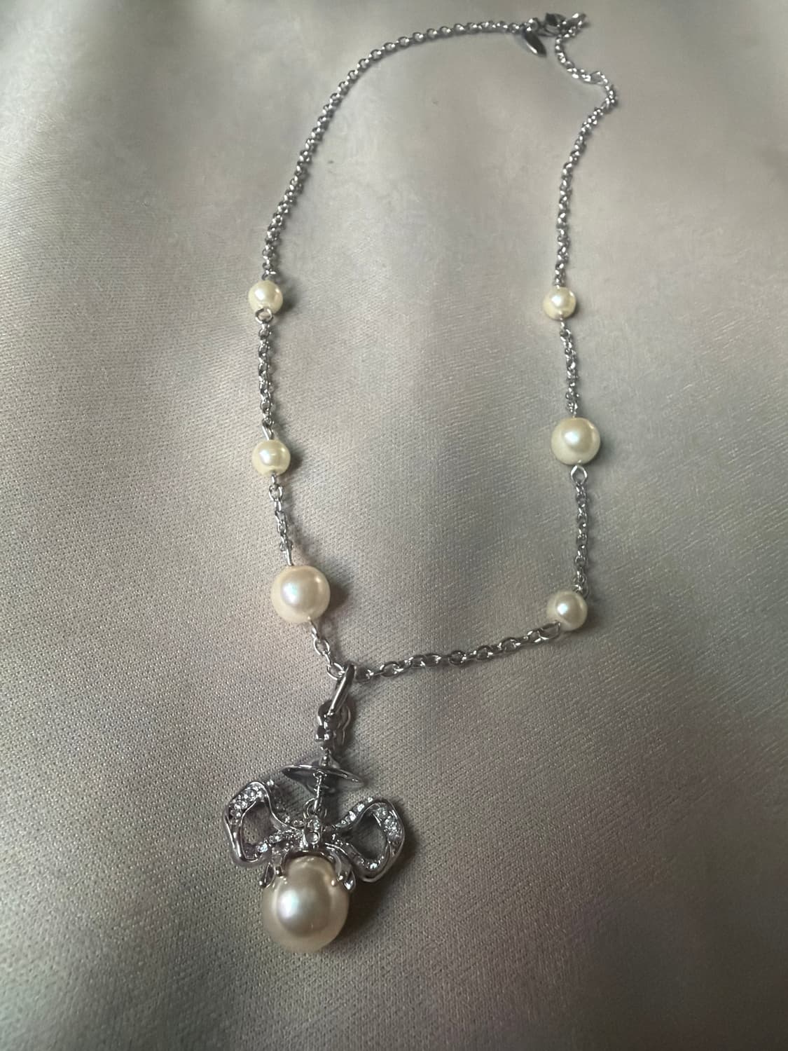 비비안웨스트우드 빈티지 펄드롭 리본ORB 네크리스 상품이미지2