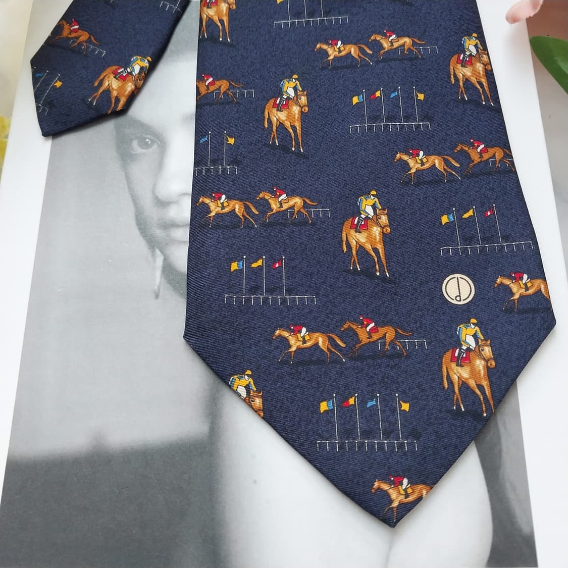 던힐 실크 네이비 승마 모티브 넥타이 9.7cm A+등급 K1305
 상품이미지3