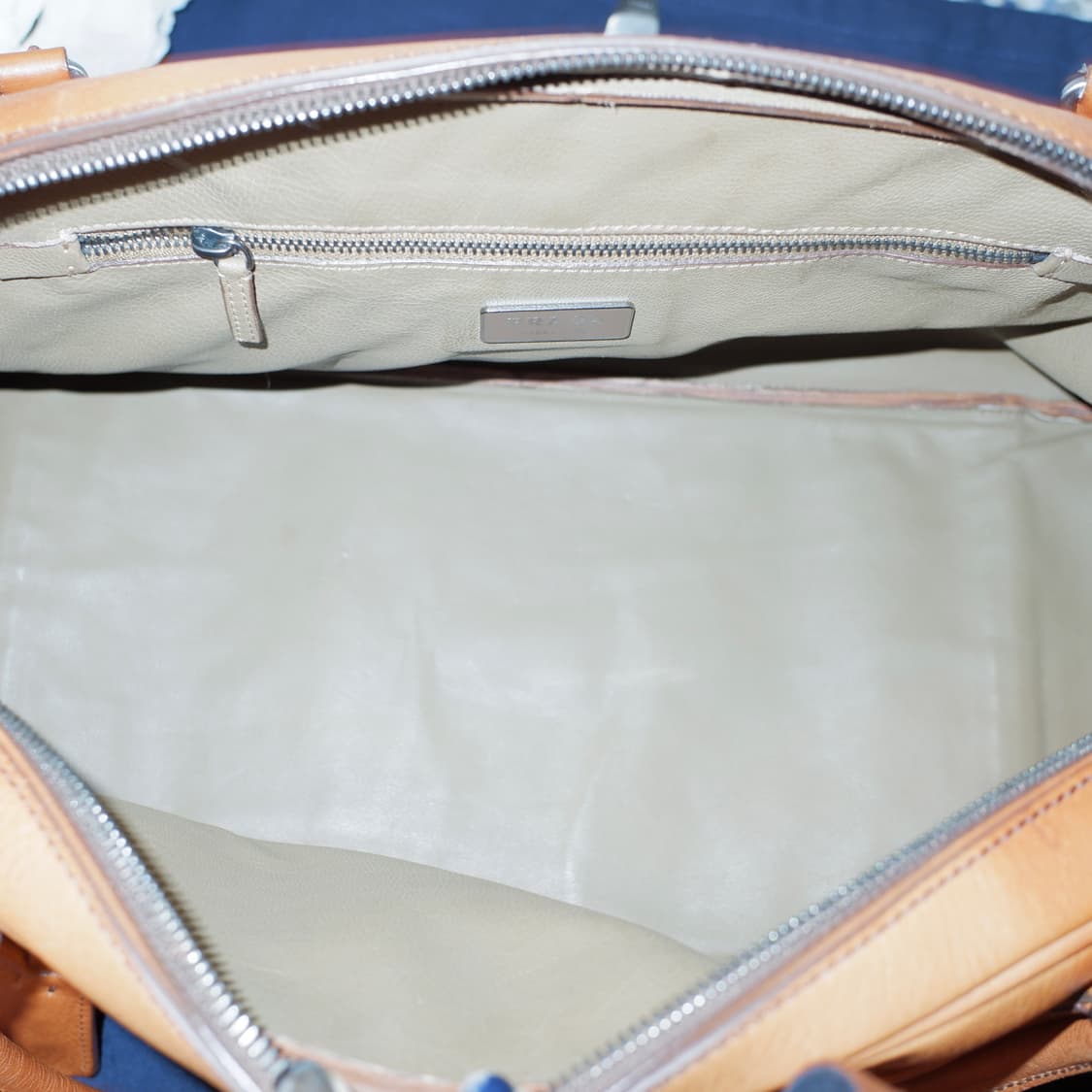 프라다 비텔로 다이노 레더 보울러 토트백 브라운 상품이미지8