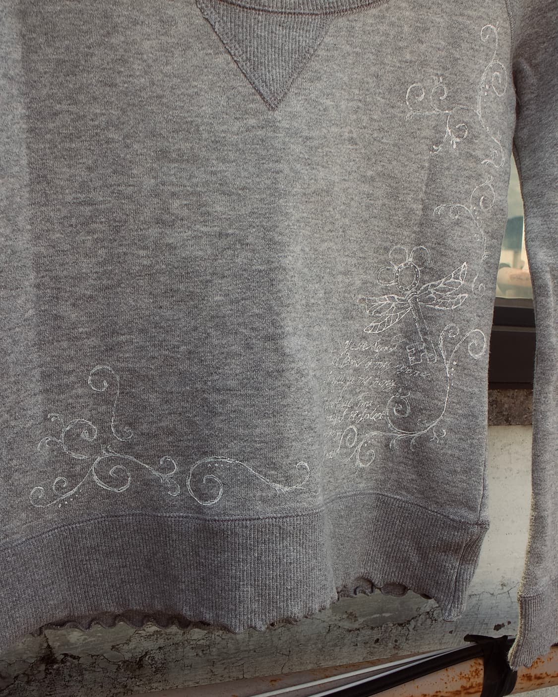{𝑟𝑒𝑚𝑎𝑘𝑒}JILL ATUART vintage gray t 상품이미지2