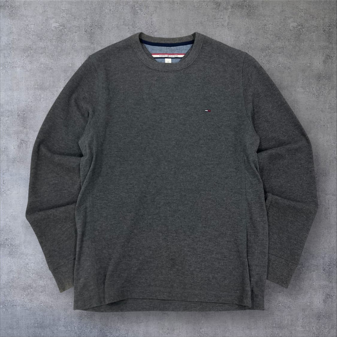 타미힐피거 스몰 로고 차콜 그레이 롱 슬리브 상품이미지1