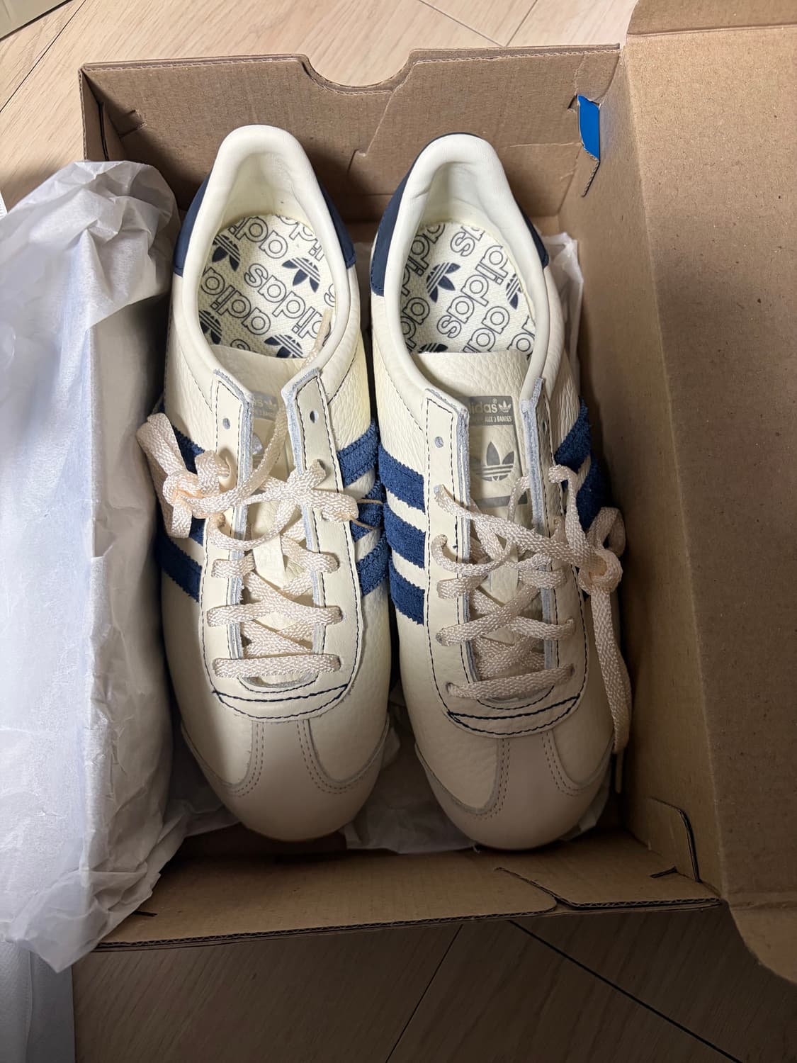 아디다스 컨트리 OG W 차정원 착용 상품이미지5