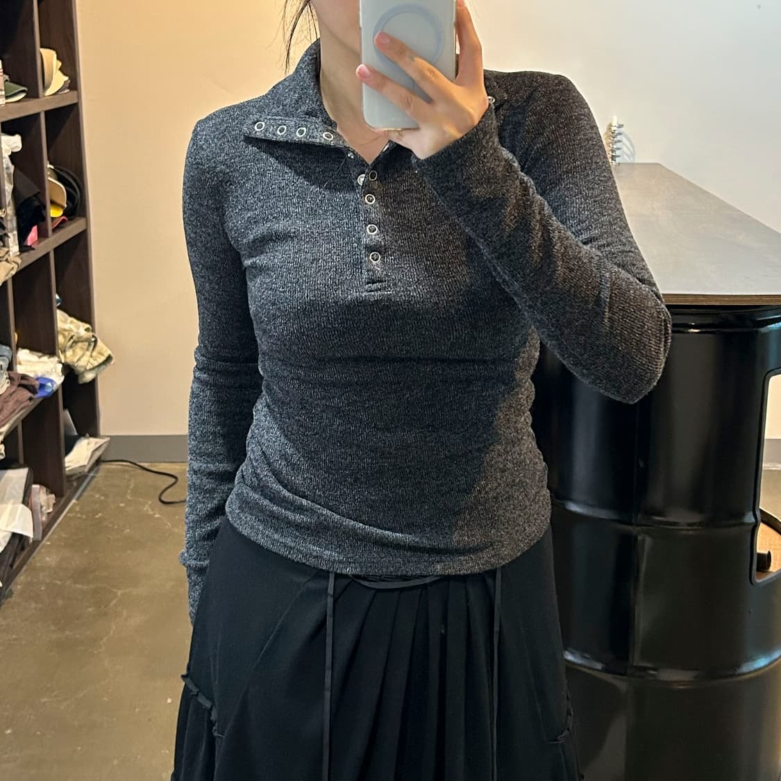 버튼 하이넥 롱 슬리브 상품이미지1