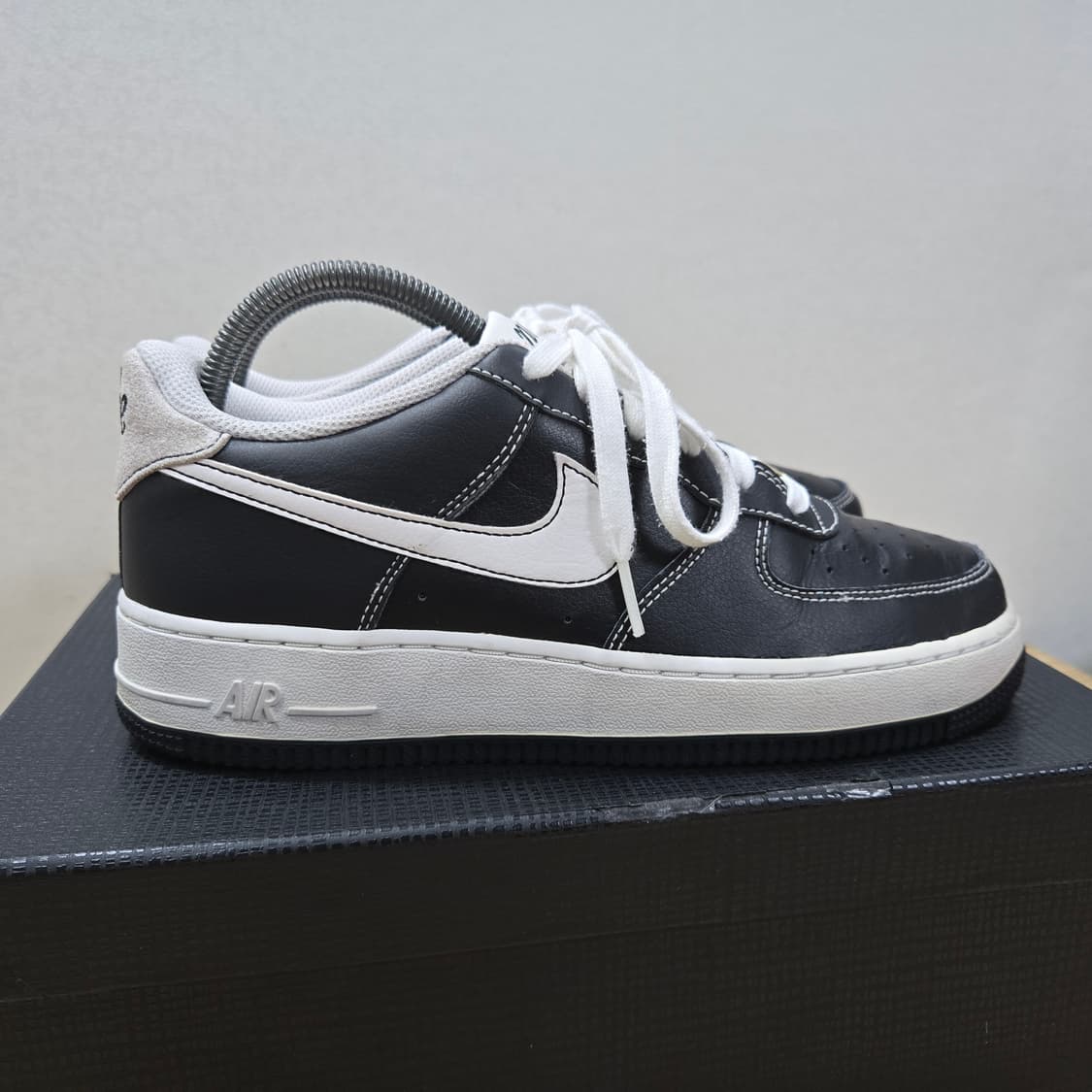 246 나이키 에어포스1 로우 블랙 화이트 상품이미지7