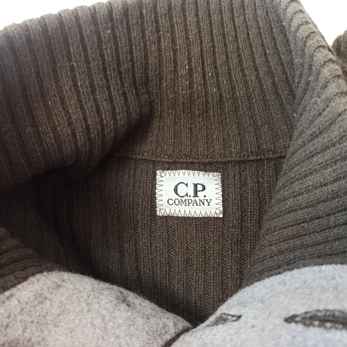 CP컴퍼니 울 니트 점퍼 상품이미지2