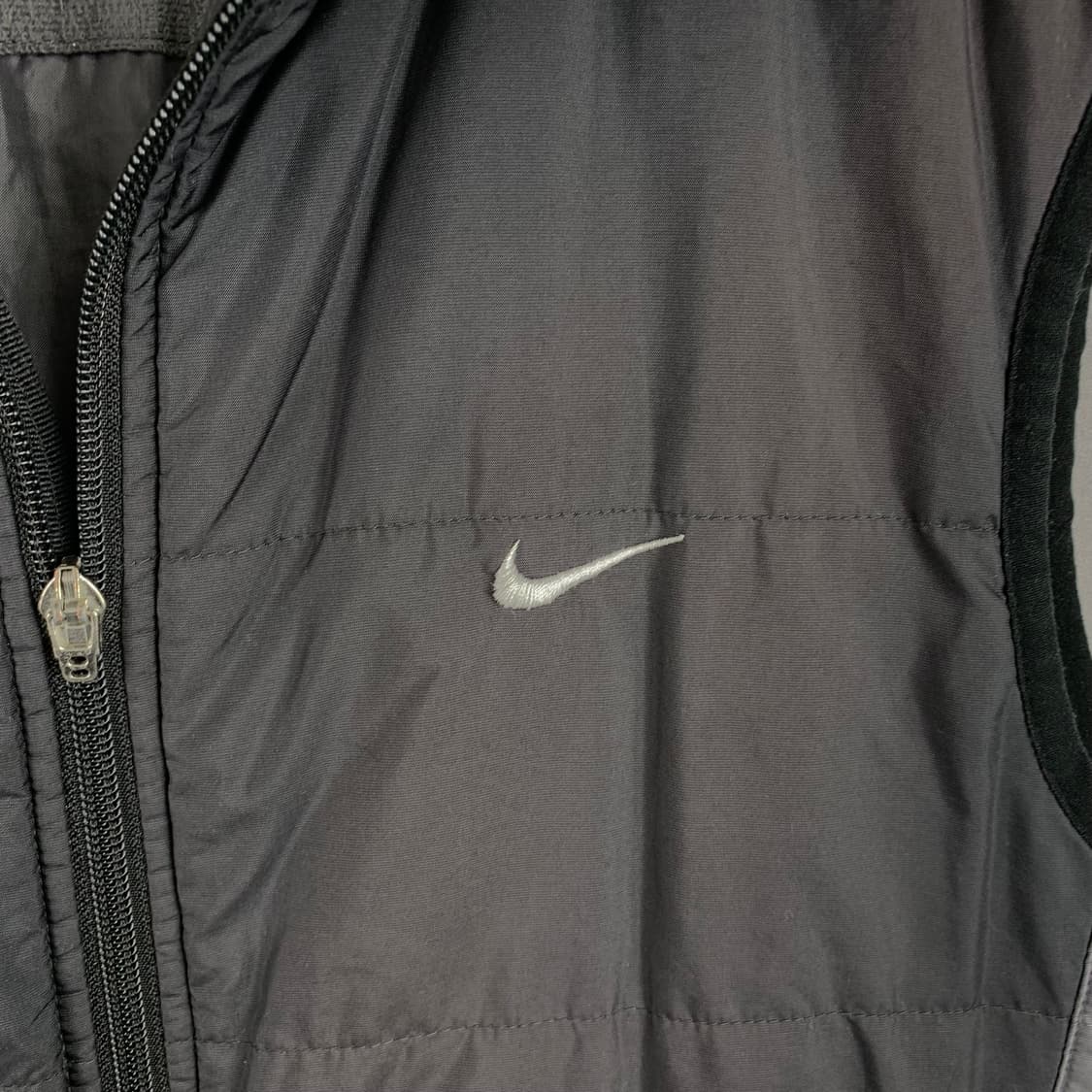 나이키 스우시 블랙 경량 조끼 패딩 상품이미지4