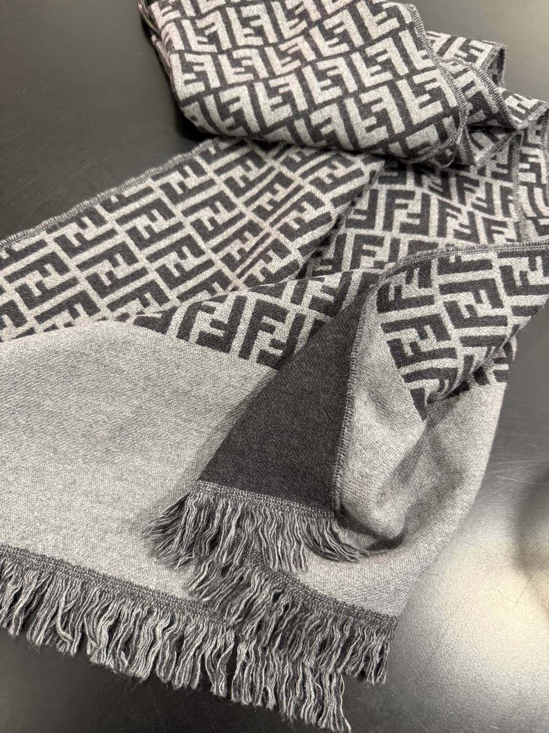 펜디 주카 머플러 상품이미지1