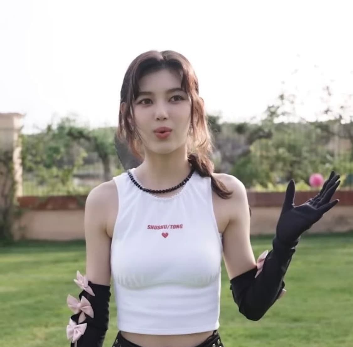 슈슈통 화이트 슬리브리스 탑 상품이미지4