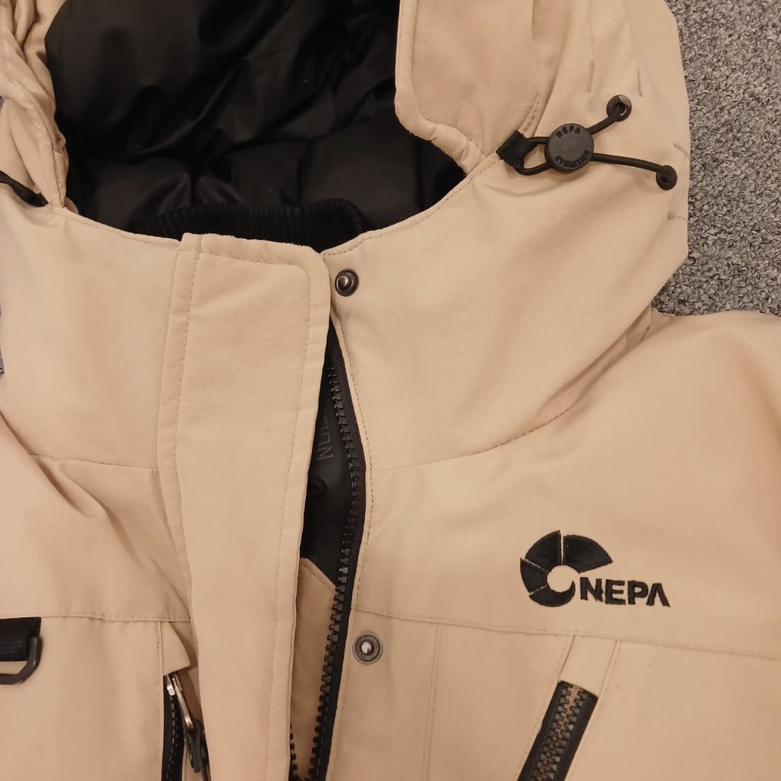 네파 덕다운 베이지 숏패딩 상품이미지3