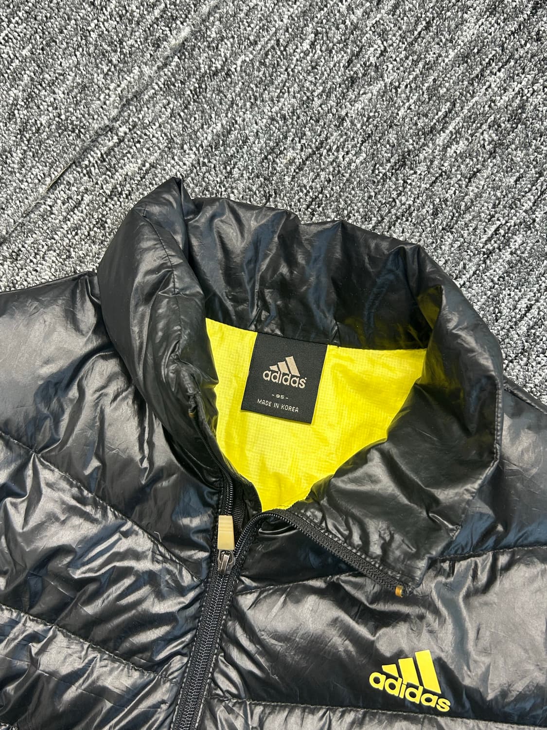 아디다스 유광 블랙 경량패딩 M 상품이미지5