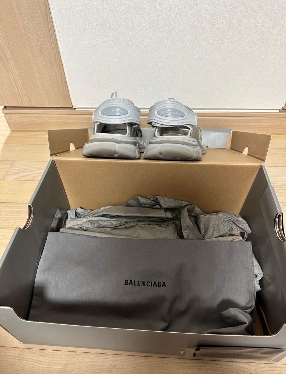 발렌시아가 트랙샌들 그레이 42 상품이미지6