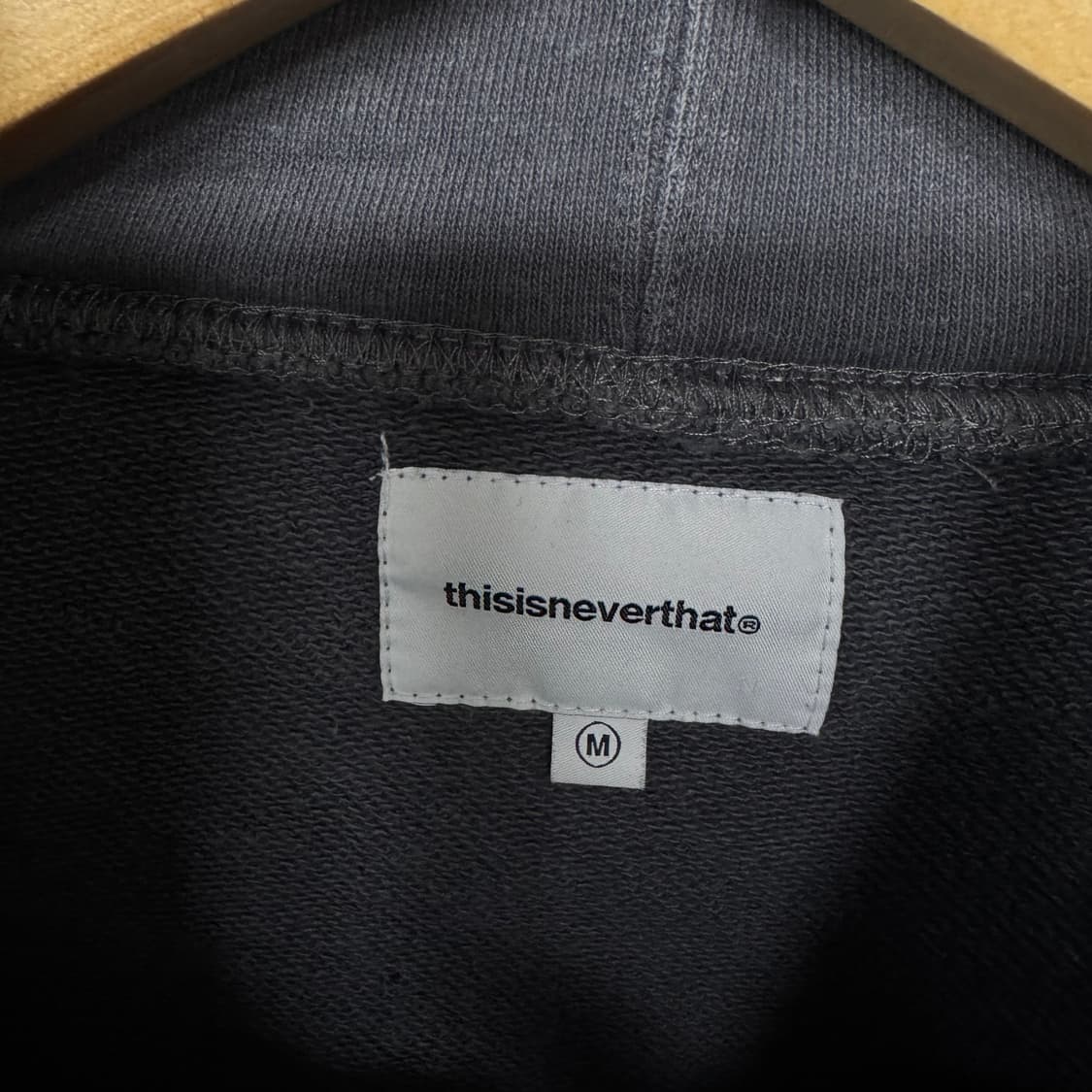 디스이즈네버댓 자수로고 크롭 후드 상품이미지3