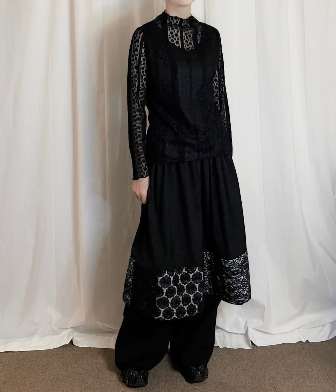 Lace Sheer Long Sleeve Blouse - Black 상품이미지3