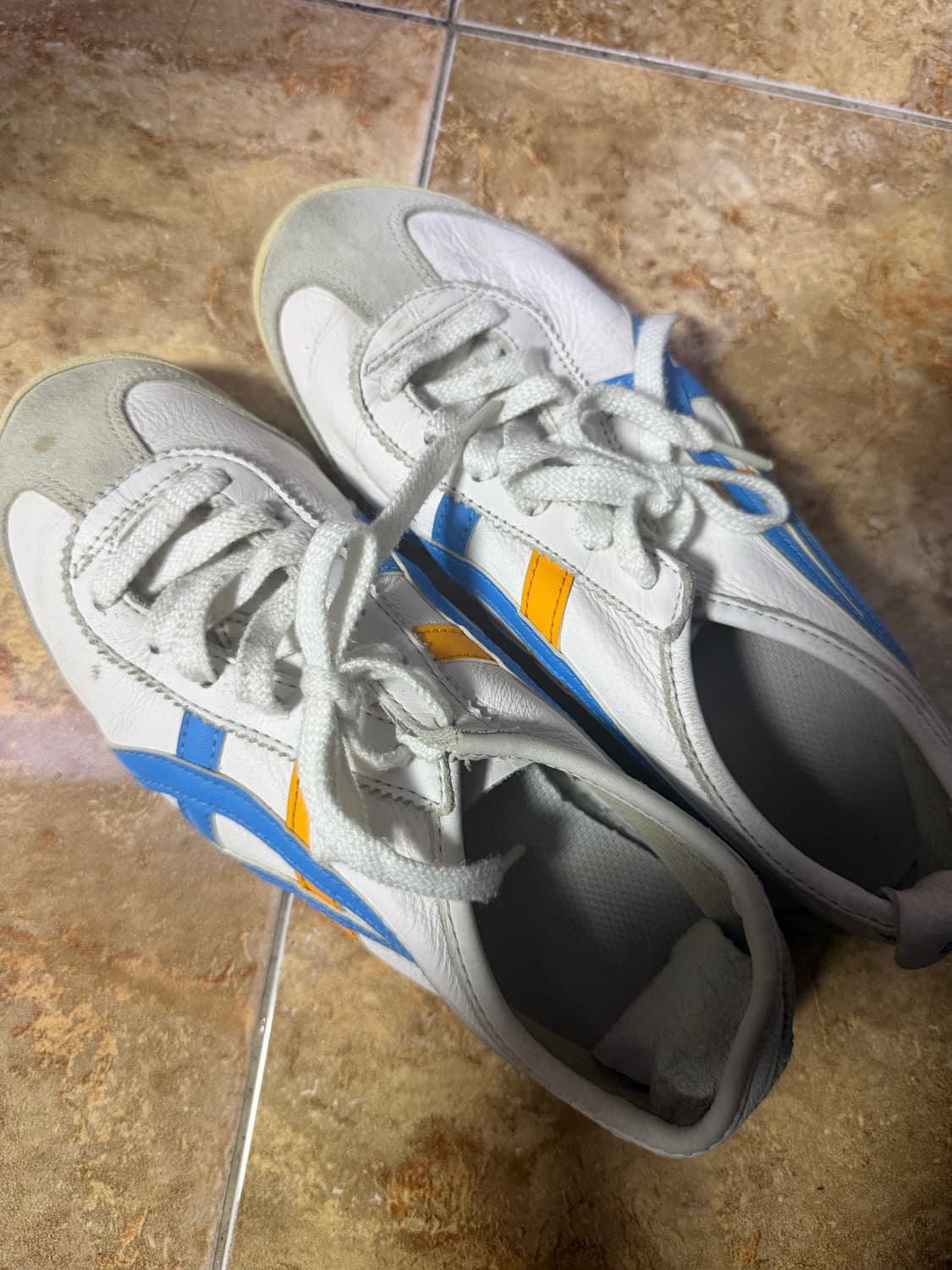 오니츠카타이거 운동화 235 상품이미지1