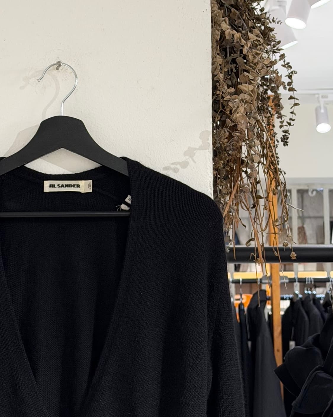 질샌더 블랙 딥 브이넥 캐시미어 니트 롱 슬리브 상품이미지3