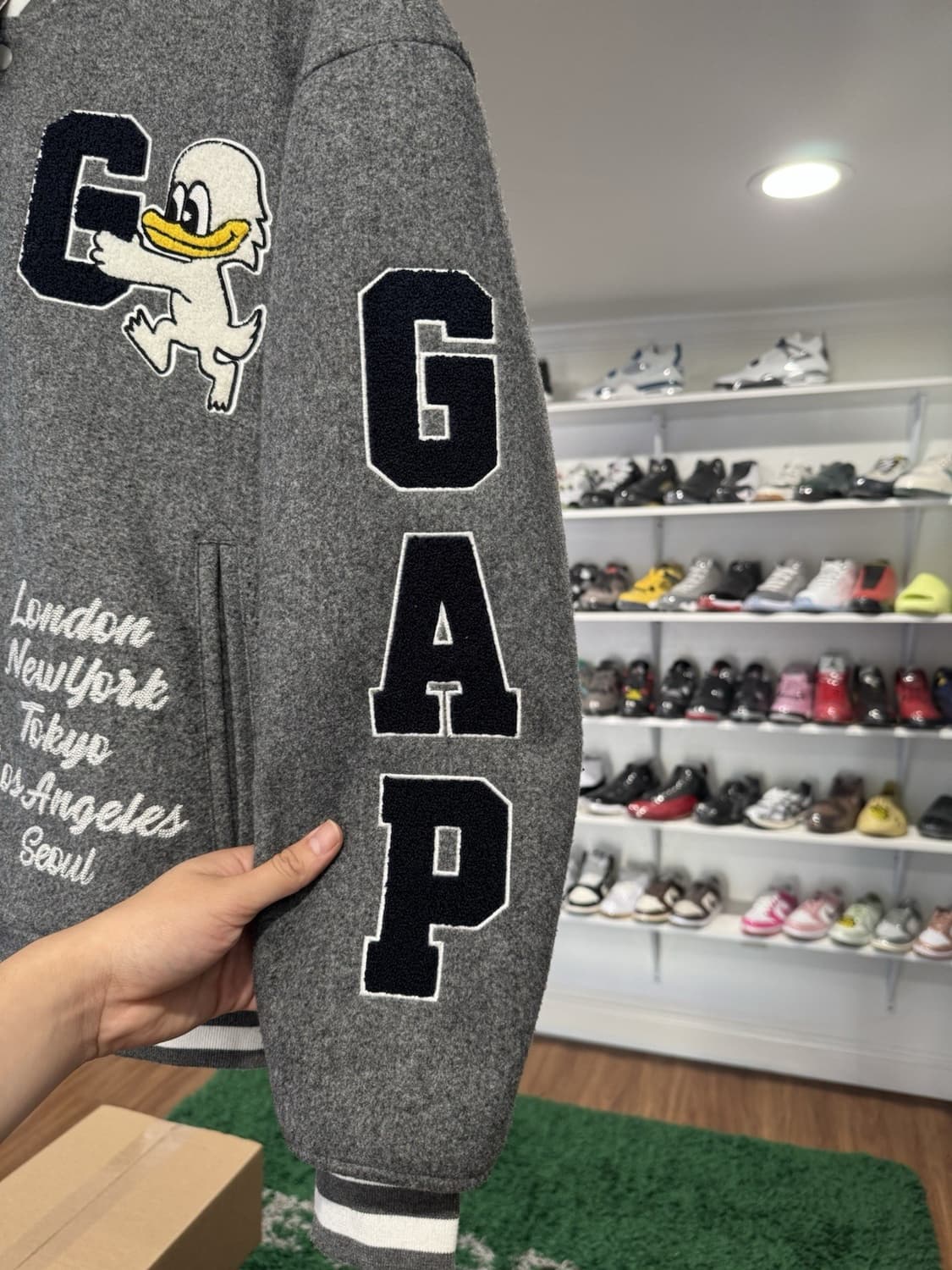 팔라스 x 갭 바시티 자켓 그레이 상품이미지6