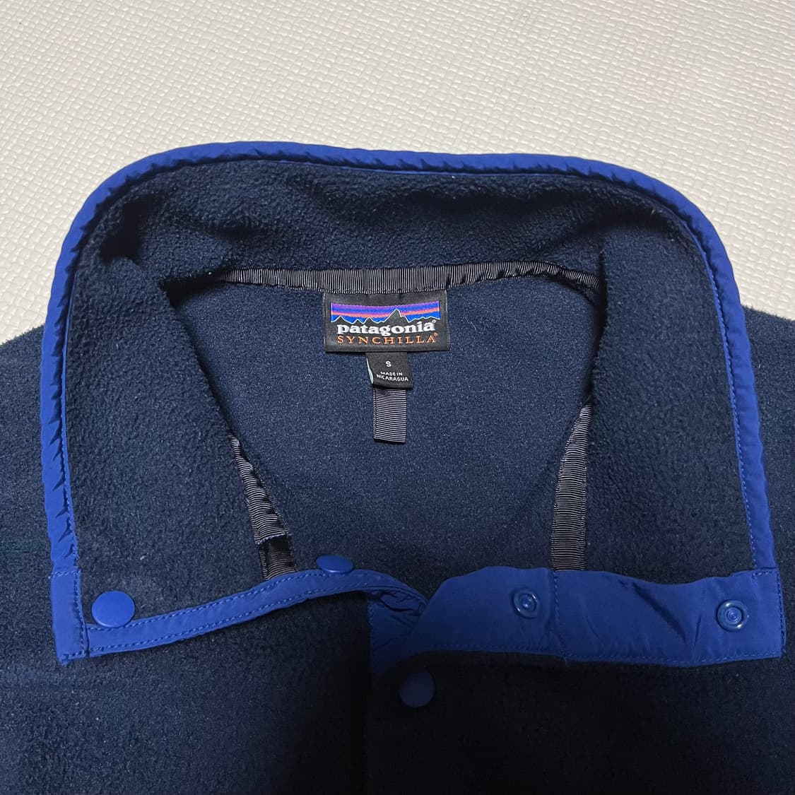 파타고니아 신칠라 네이비/레드 상품이미지3