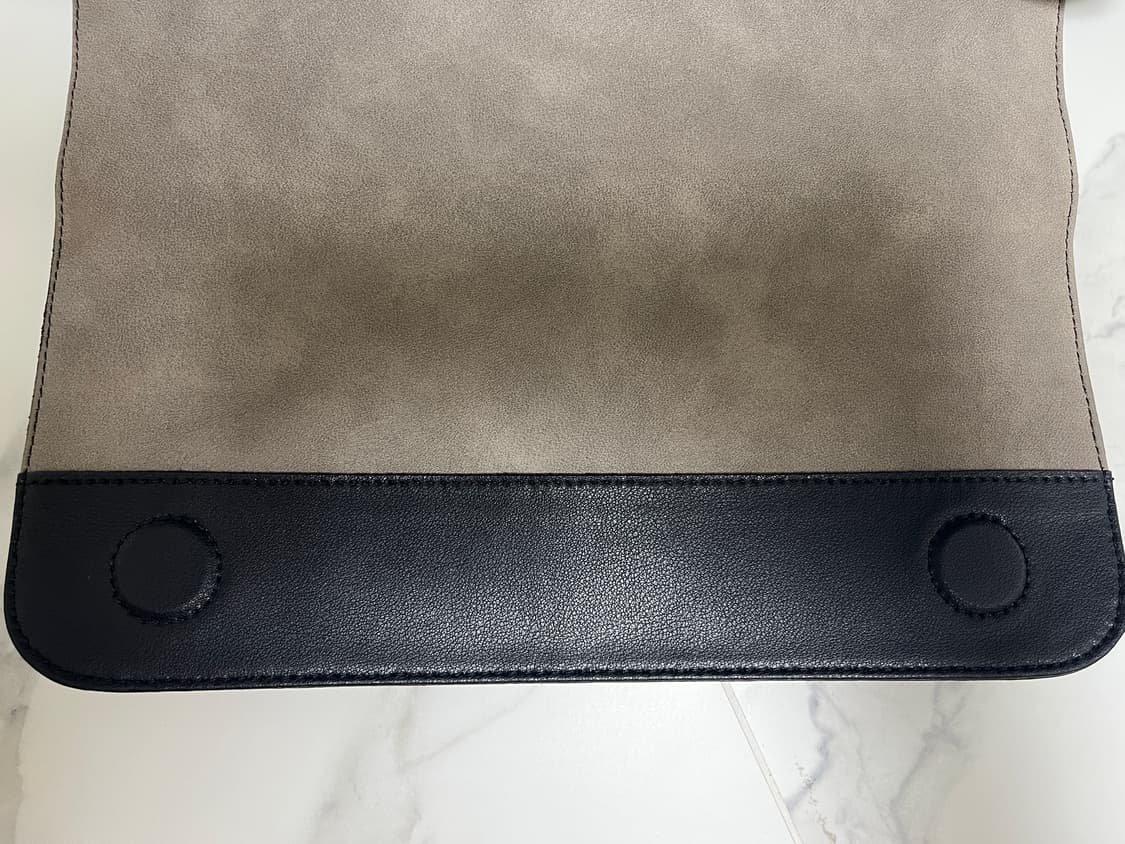 질스튜어트 맨 로건 블랙 레더 플랩형 크로스 숄더 백 가방 상품이미지9