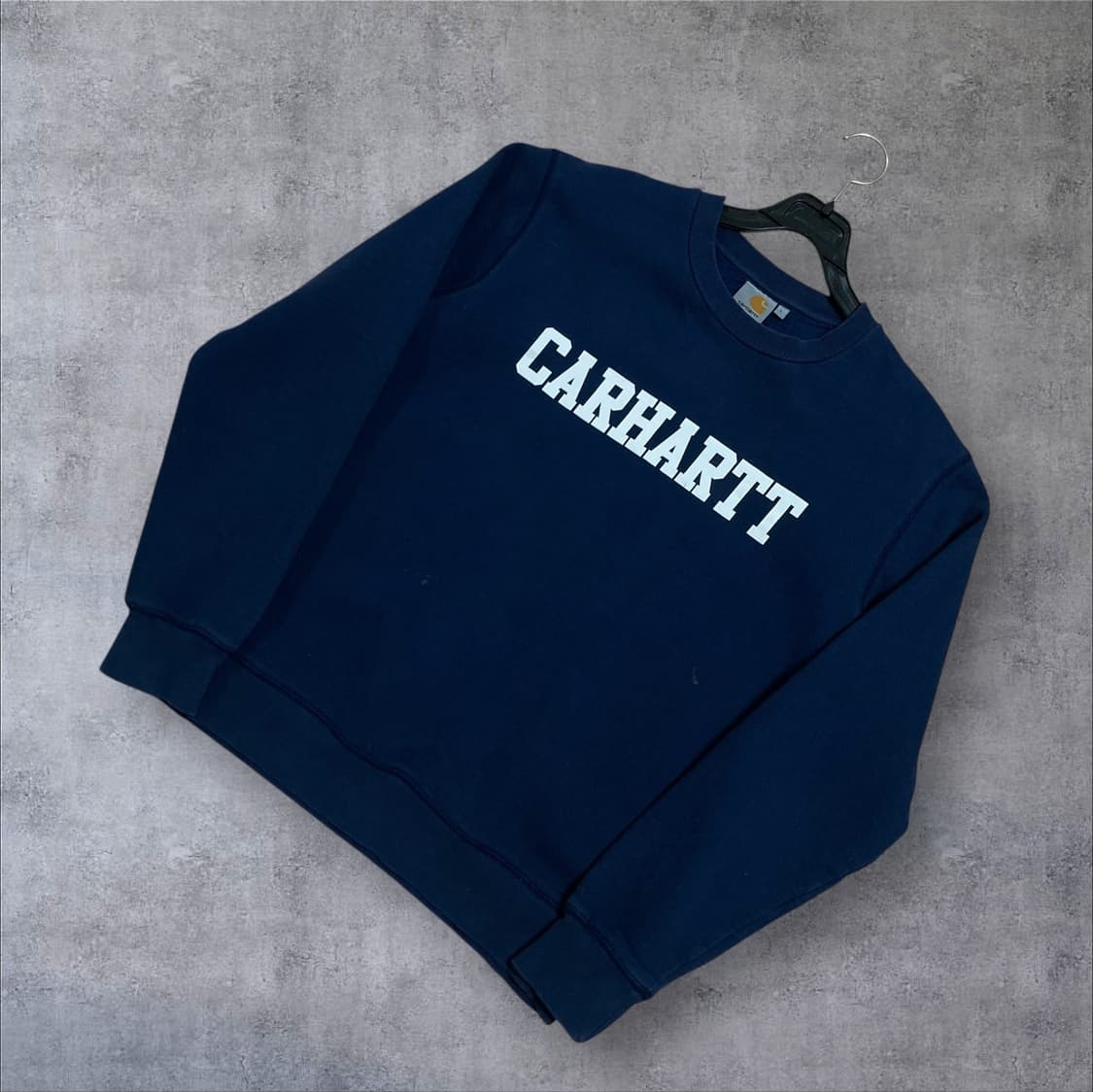 칼하트 스펠아웃 네이비 맨투맨 상품이미지1