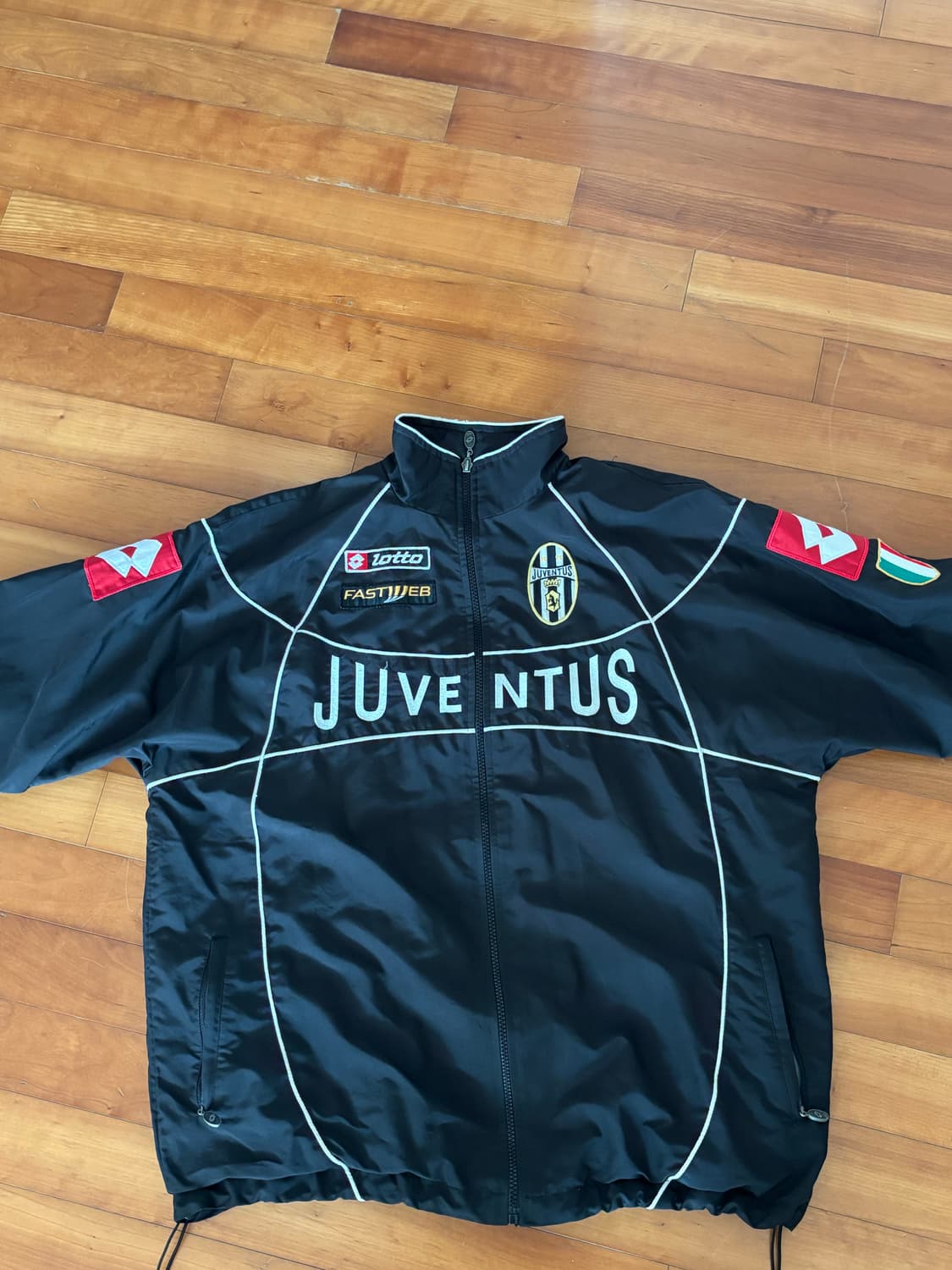 02-03 유벤투스 자켓 팝니다 XL사이즈 cfs구매 상품이미지1