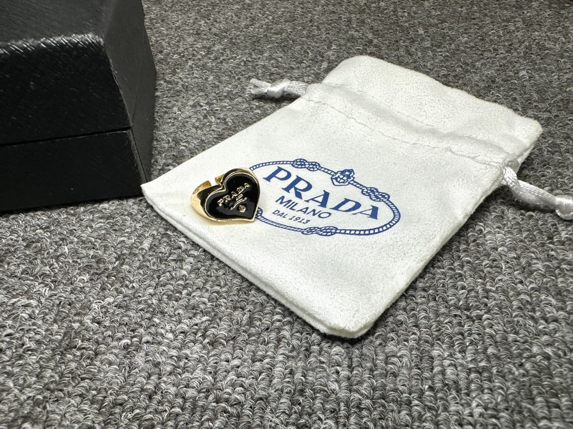 프라다 하트 반지 블랙 상품이미지8