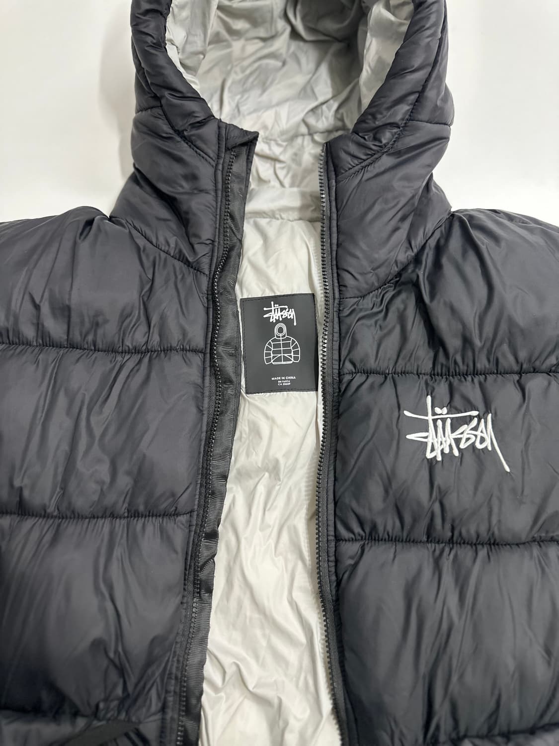 스투시 800필 블랙 패딩 XL 상품이미지4