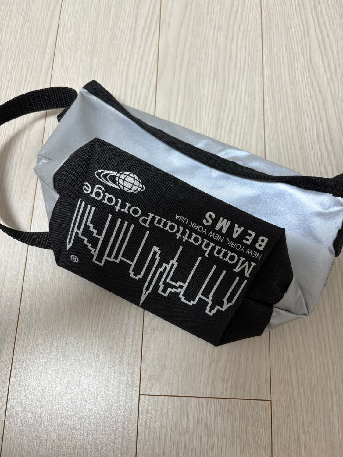 맨하탄포티지 x 빔즈 크로스백 실버 크로스백 상품이미지2