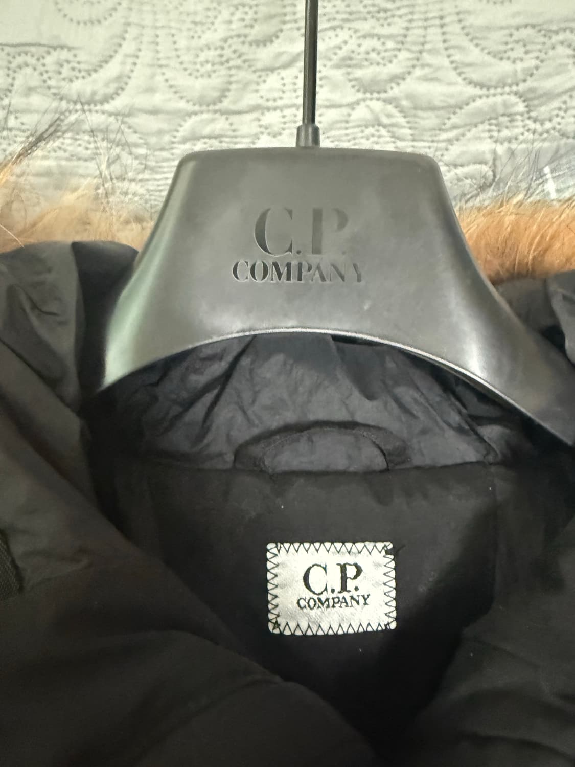 C.p컴퍼니 렌즈 라쿤퍼 패딩 48사이즈 새상품  상품이미지2