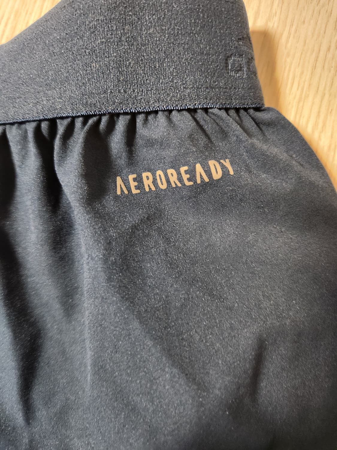 아디다스 삼선 러닝 반바지 네이비 사이즈XL

오염 하자없이 깨끗해요^^ 상품이미지6