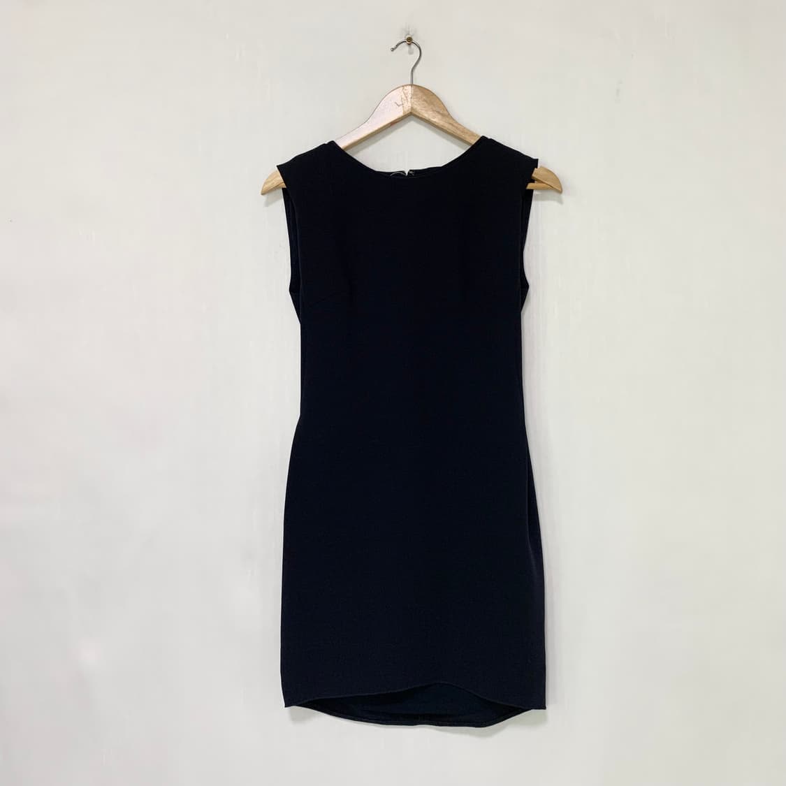 한섬 타임 백 핀턱 드레이프 슬리브리스 원피스 아카이브무드 상품이미지2