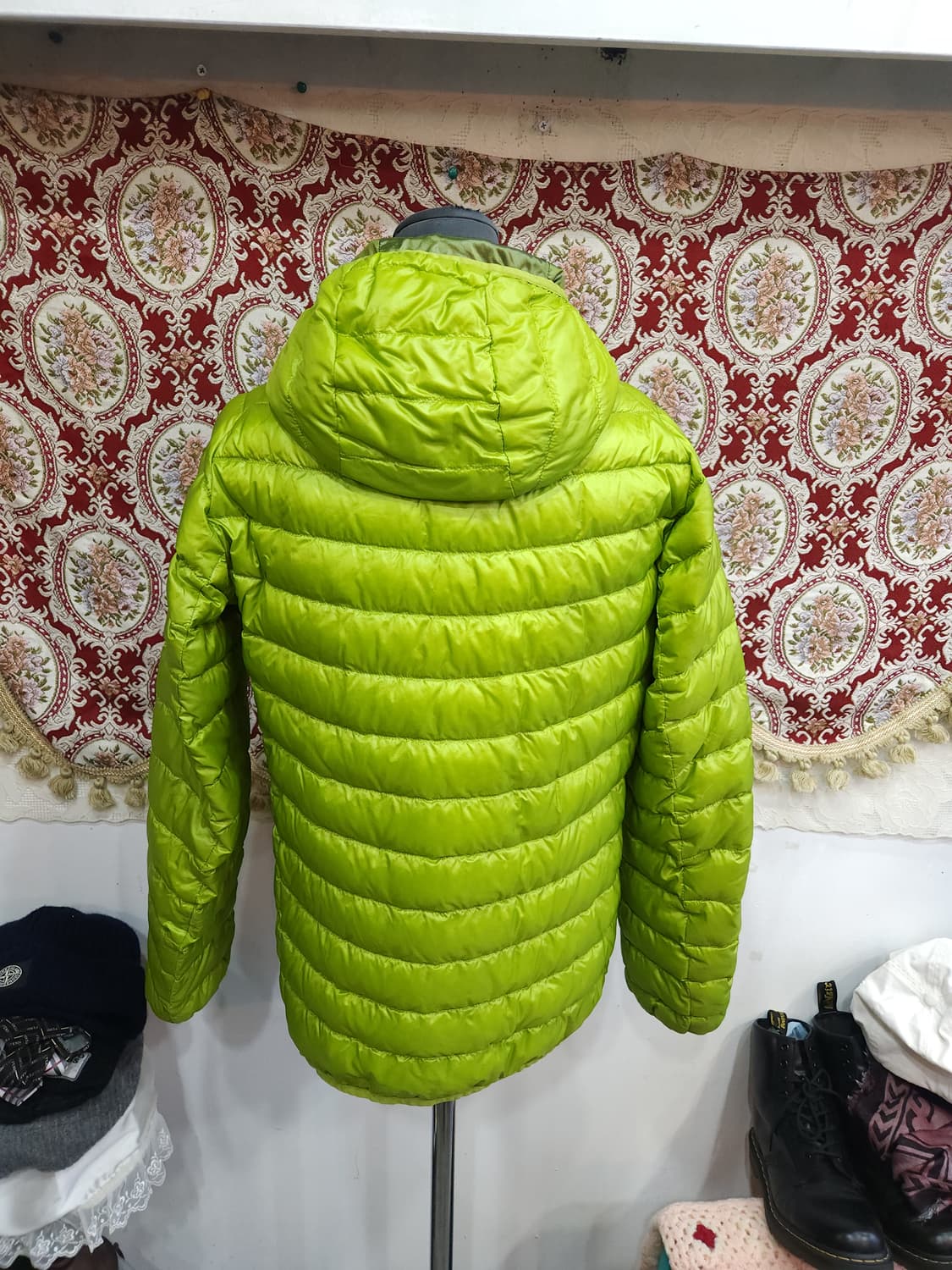 유니클로 오리털 후드 경량 패딩 점퍼
​
 상품이미지7