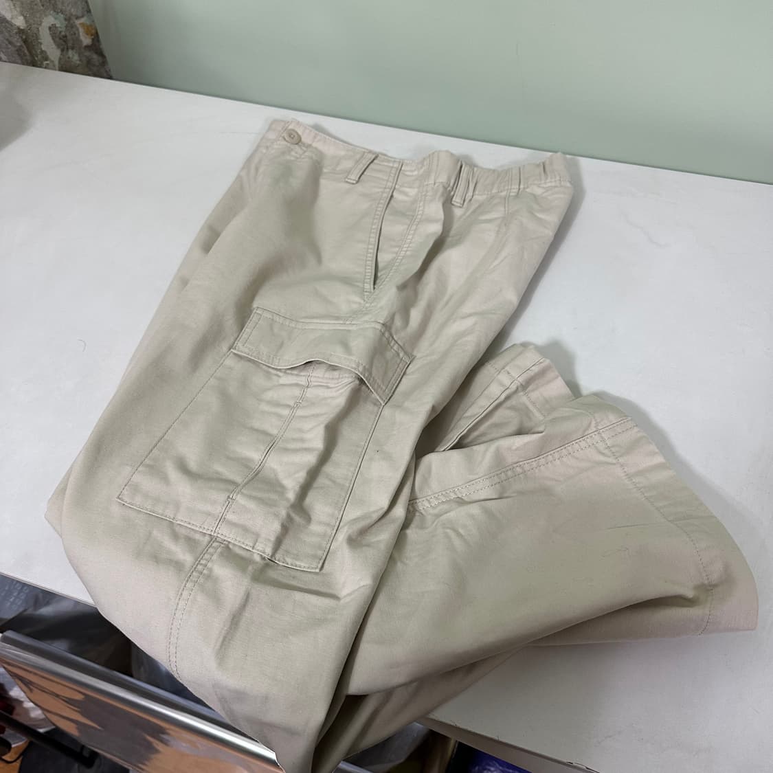 S 유니클로 라이트베이지 와이드핏 코튼 카고팬츠 상품이미지1