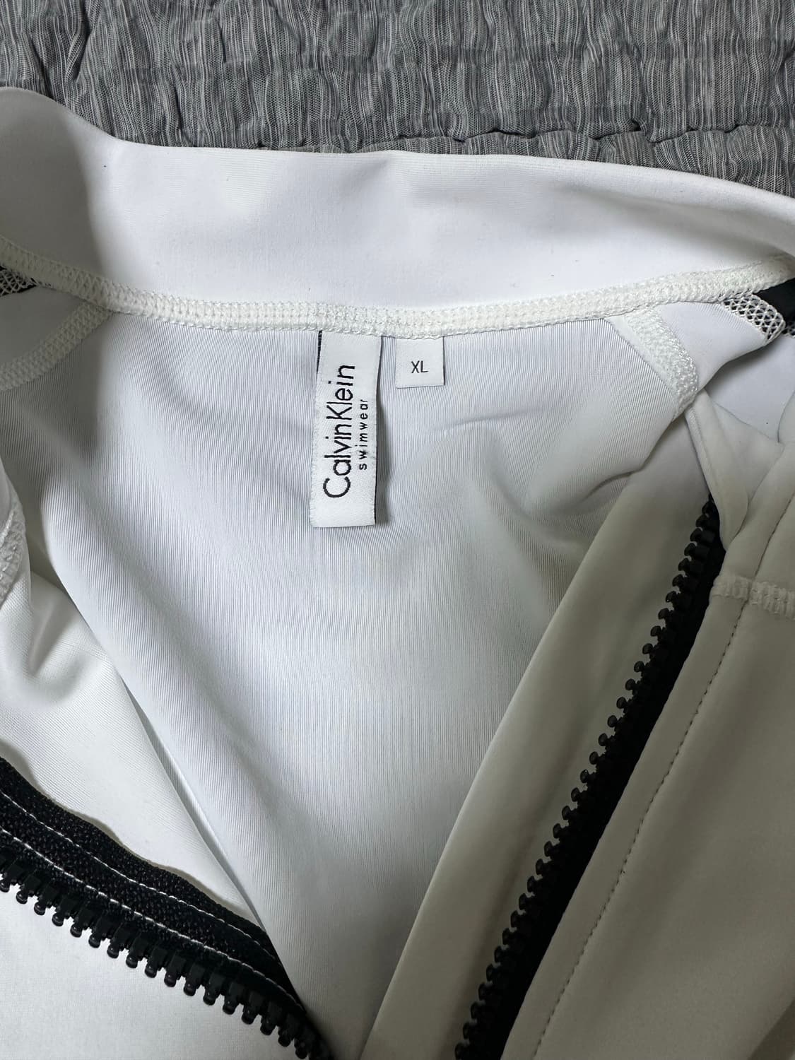 캘빈클라인 화이트 블랙 라인 집업 긴팔티 상품이미지4