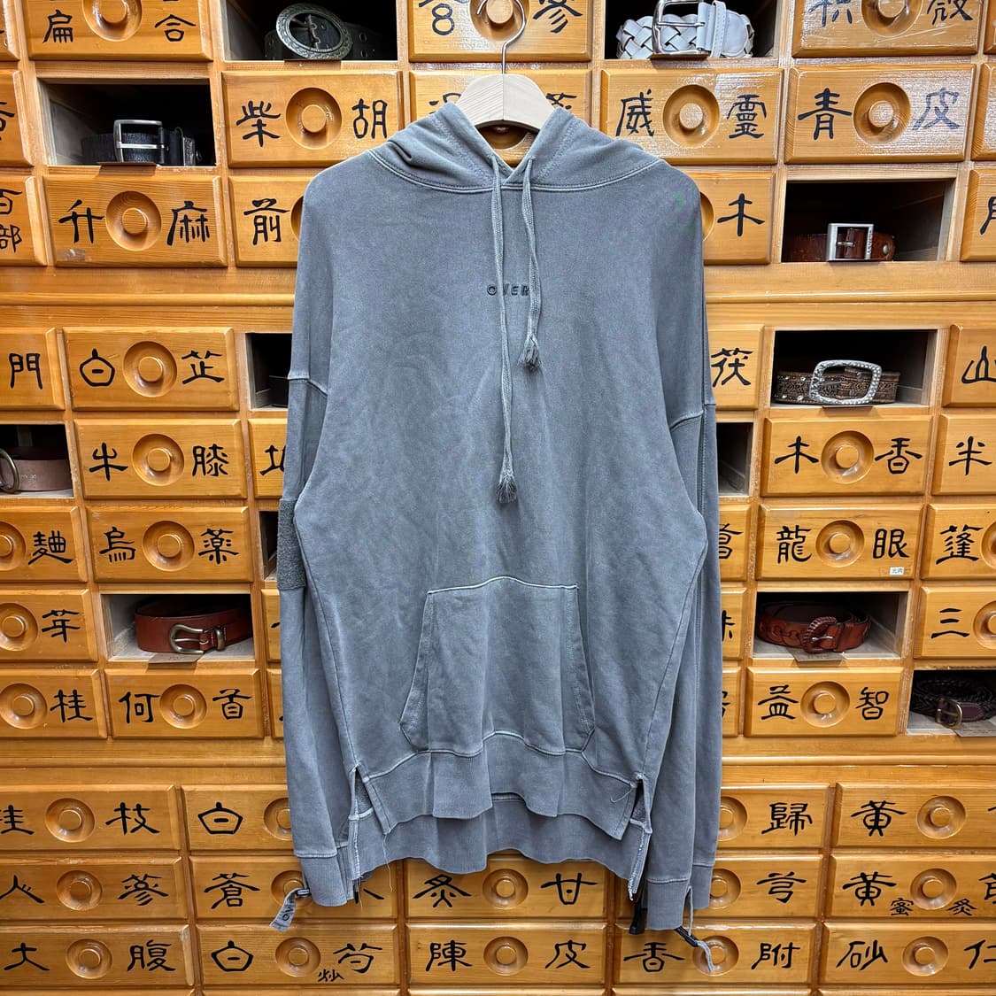 (2XL) 빈티지 손목 스트랩 디테일 그레이 후드티 상품이미지1