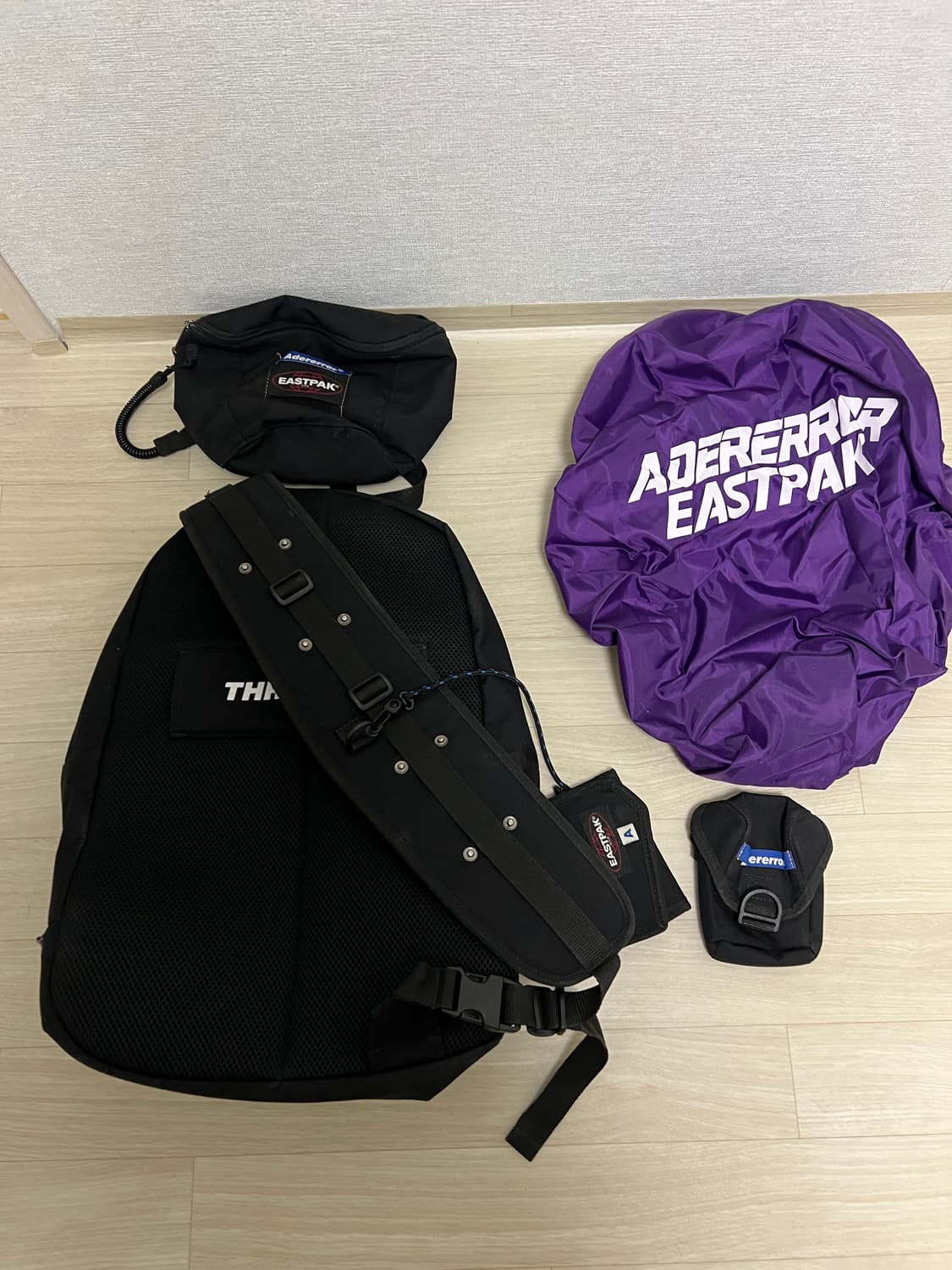 아더에러 이스트팩 슬링백 상품이미지2