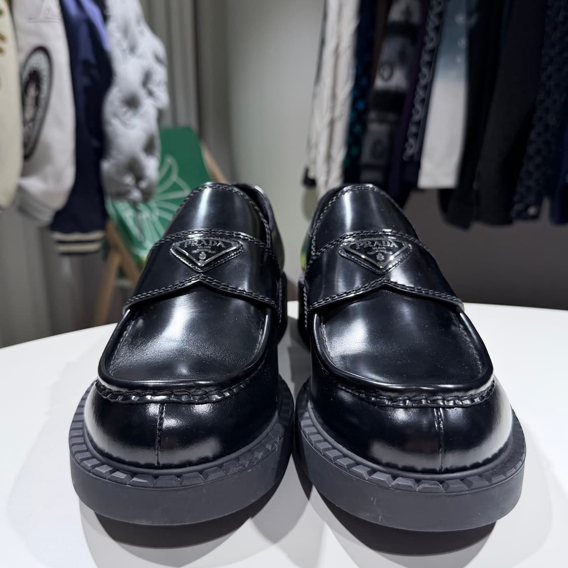 (A/9) / 프라다 초콜릿 브러시드 레더 가죽 로퍼 블랙 상품이미지2