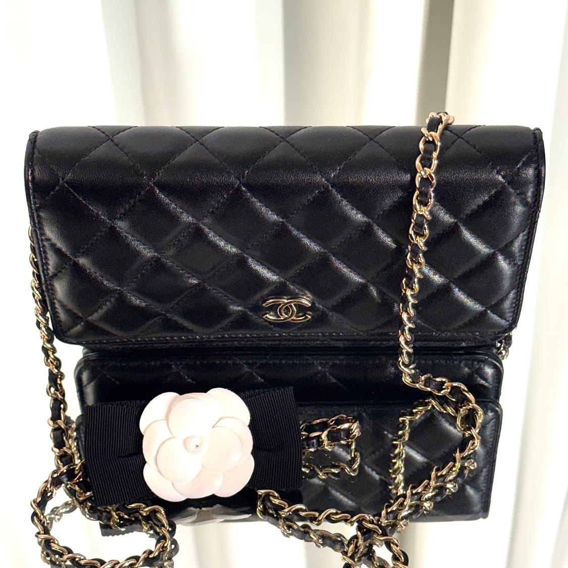 [신품급] 샤넬 클래식 WOC 램스킨 골드 까멜리아 체인백  상품이미지5