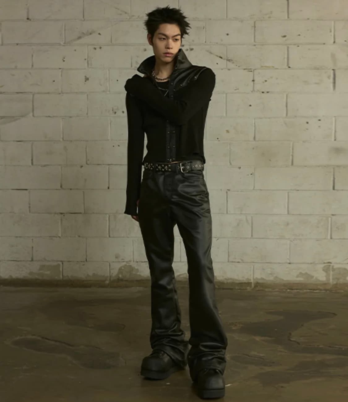 랜 아카이브 크로스 스터드 레더 팬츠 - 블랙 상품이미지4