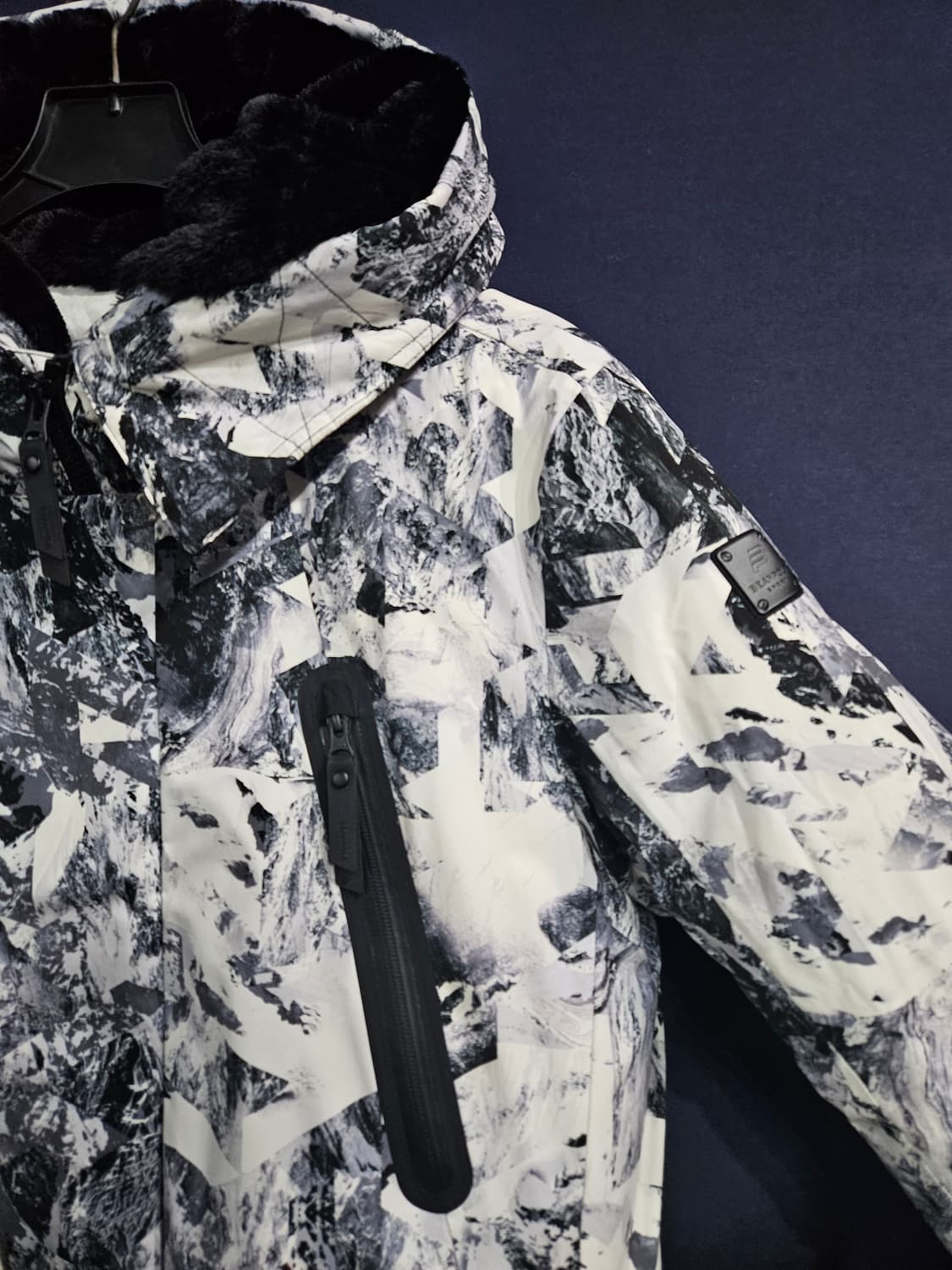 빈폴 문양 남성 100 구스다운 패딩  상품이미지4