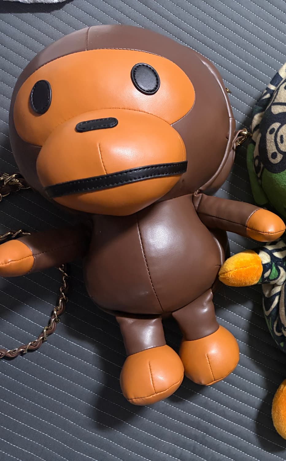 베이프 마일로 돌체인 크로스백 팝니다. 상품이미지1