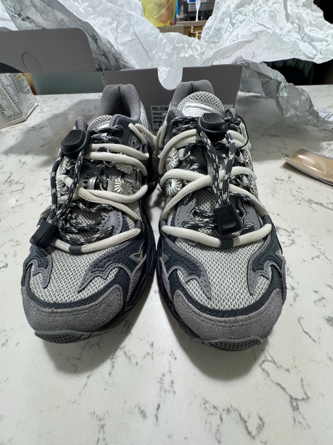 아식스 토가 그레이 230사이즈 팝니다 상품이미지1