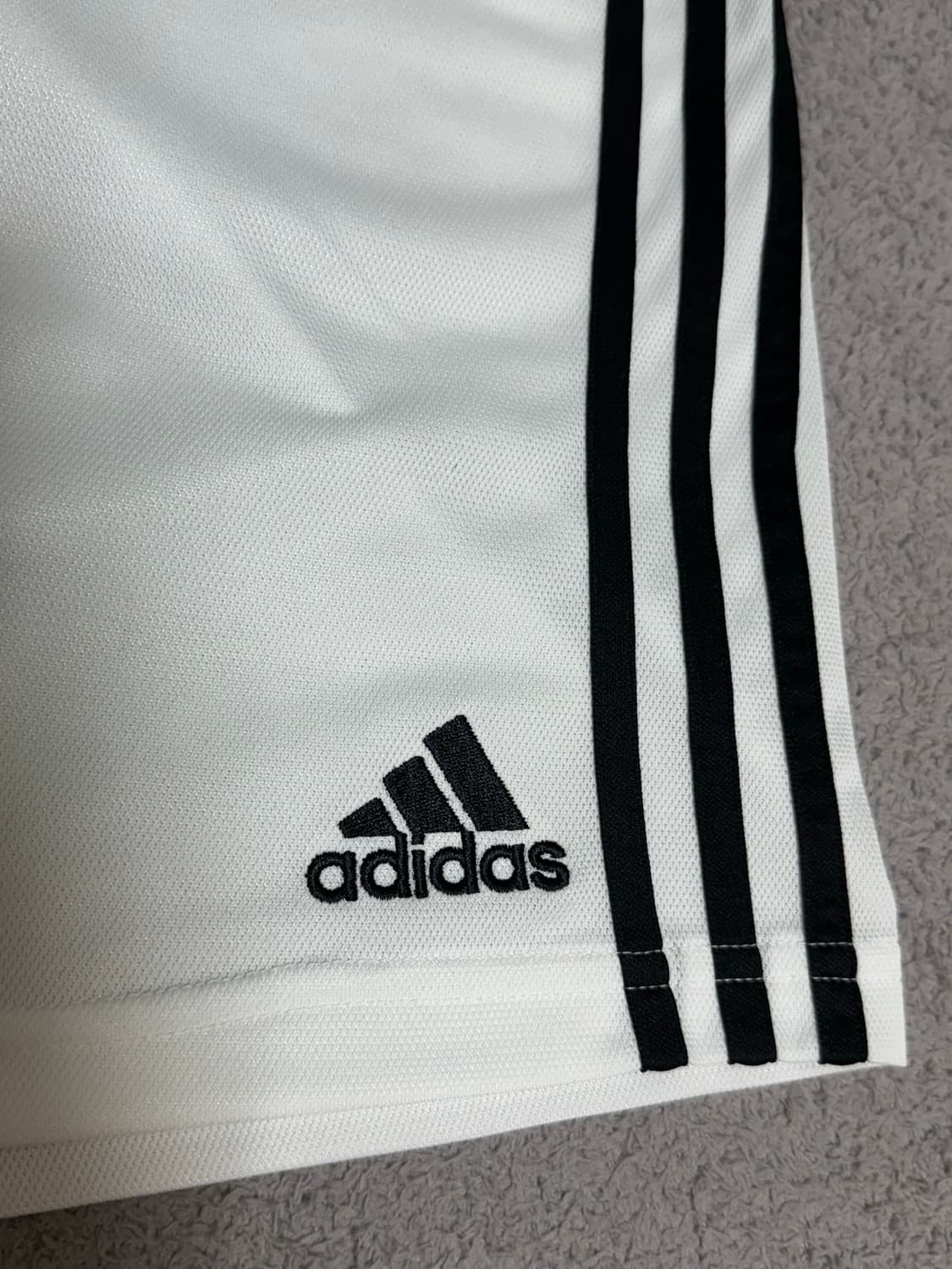 새제품 아디다스 화이트 버뮤다 쇼츠 트랙 농구 반바지 ADIDAS 상품이미지2