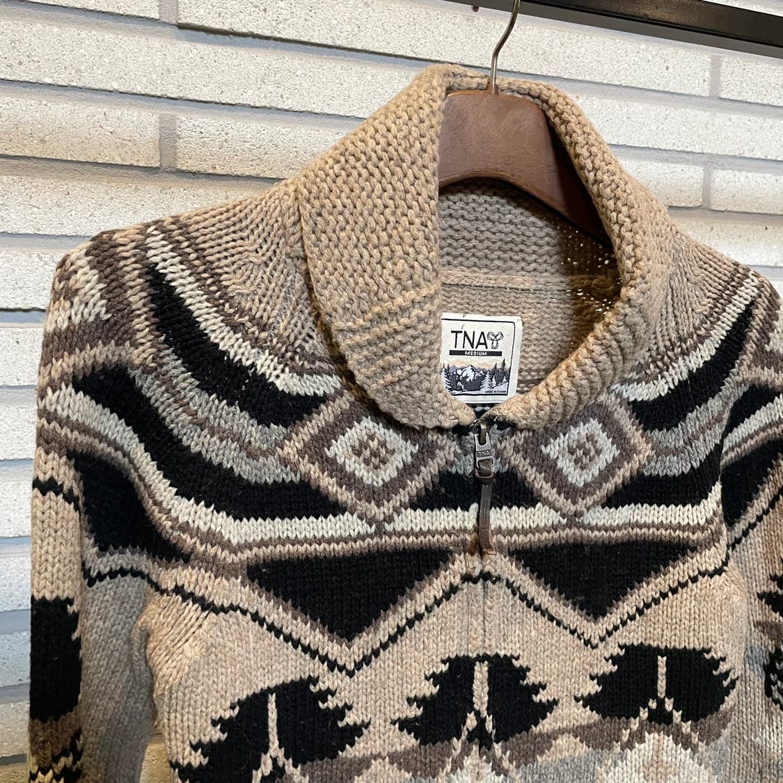 Aritzia TNA 코위찬 니트 집업 가디건 아즈텍 패턴 디테일 베이지 상품이미지4