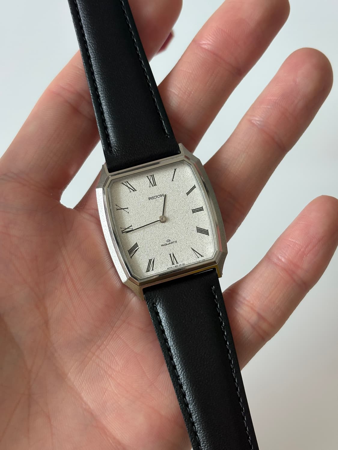 1980년대 펄 텍스처 다이얼 실버 탱크 쿼츠 남성 데드스탁 상품이미지2