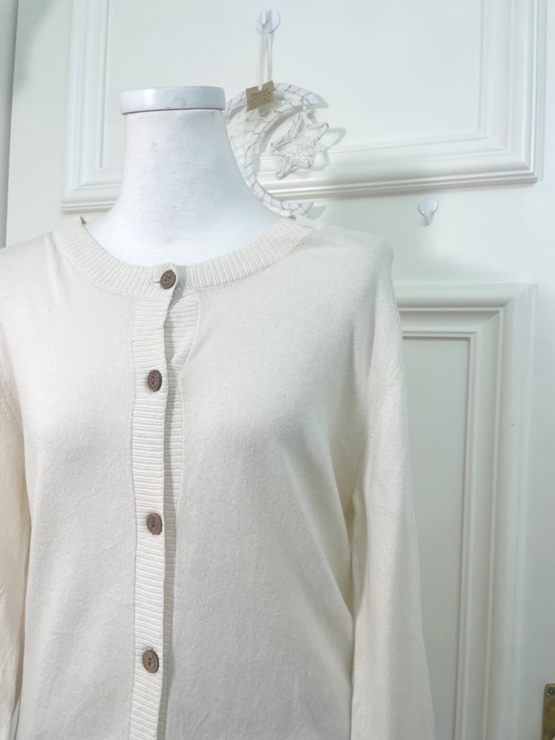 ivory wood button mori cardigan(size-L) 상품이미지5