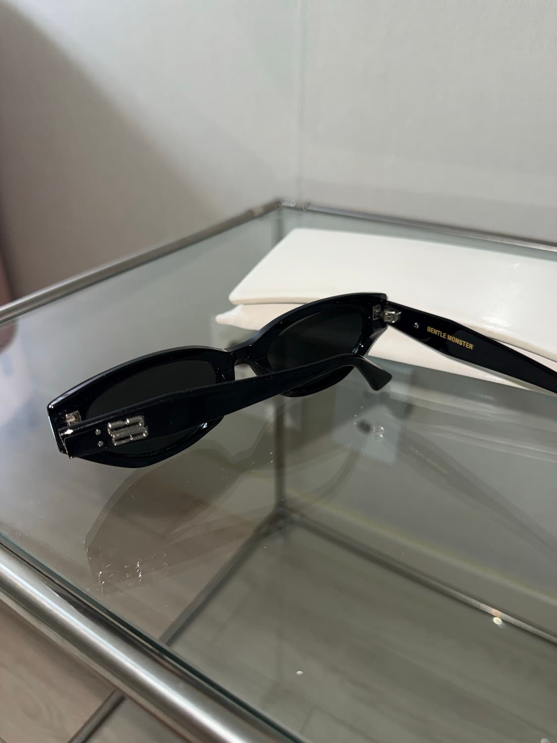 젠틀몬스터 로코코 01 블랙 선글라스 (제니착용) 상품이미지3