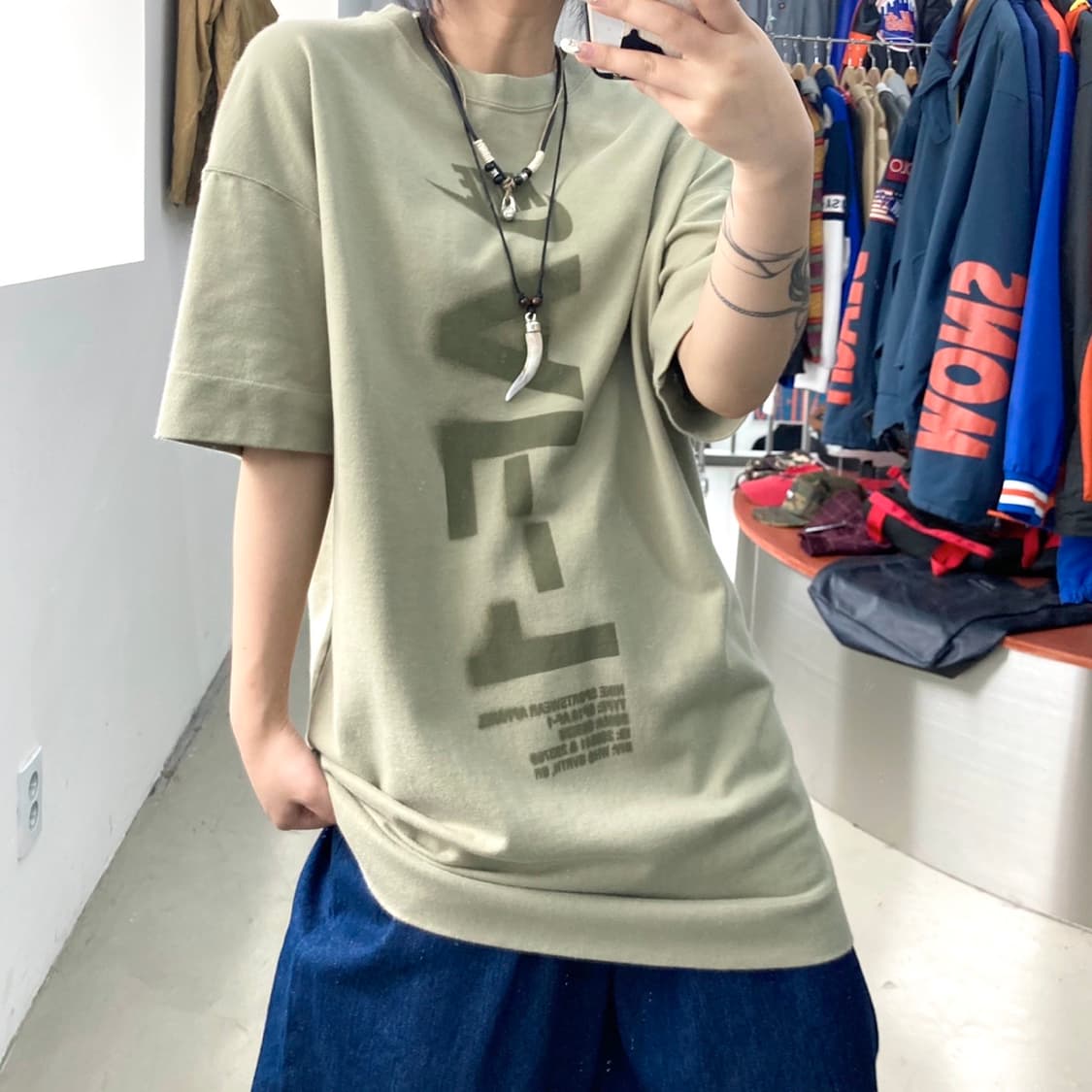 나이키 에어포스1 카키 헤비스웻 티셔츠 상품이미지1