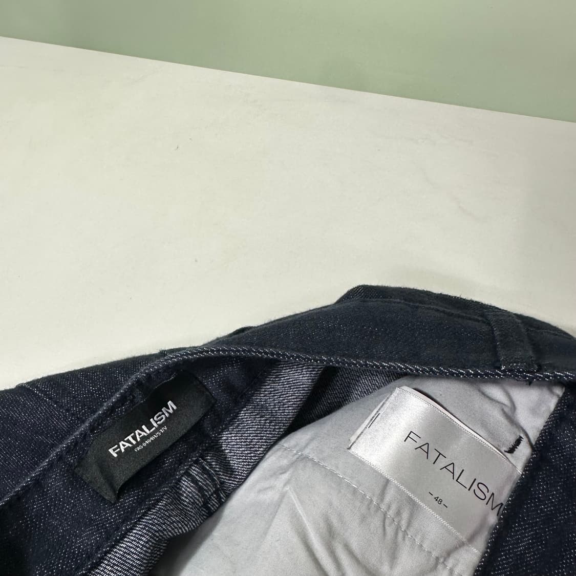 L 페이탈리즘 세미와이드핏 투턱 인디고 데님팬츠 상품이미지2